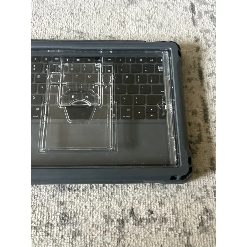 Brenthaven 1050 Edge Click-connect Keyboard Case Utilizes Ipad 7th/8th Gen Smart